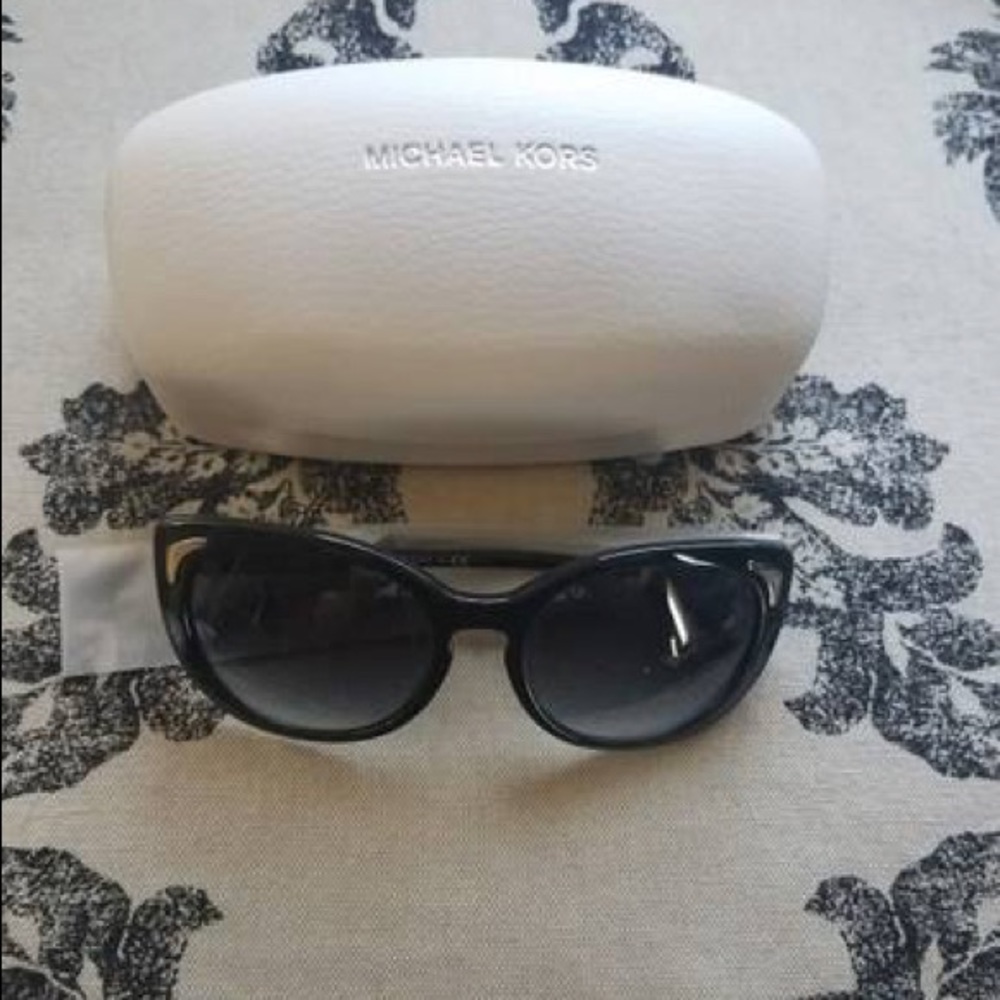 Michael Kors Women's 6401 (Lyn) Black Sunglasses